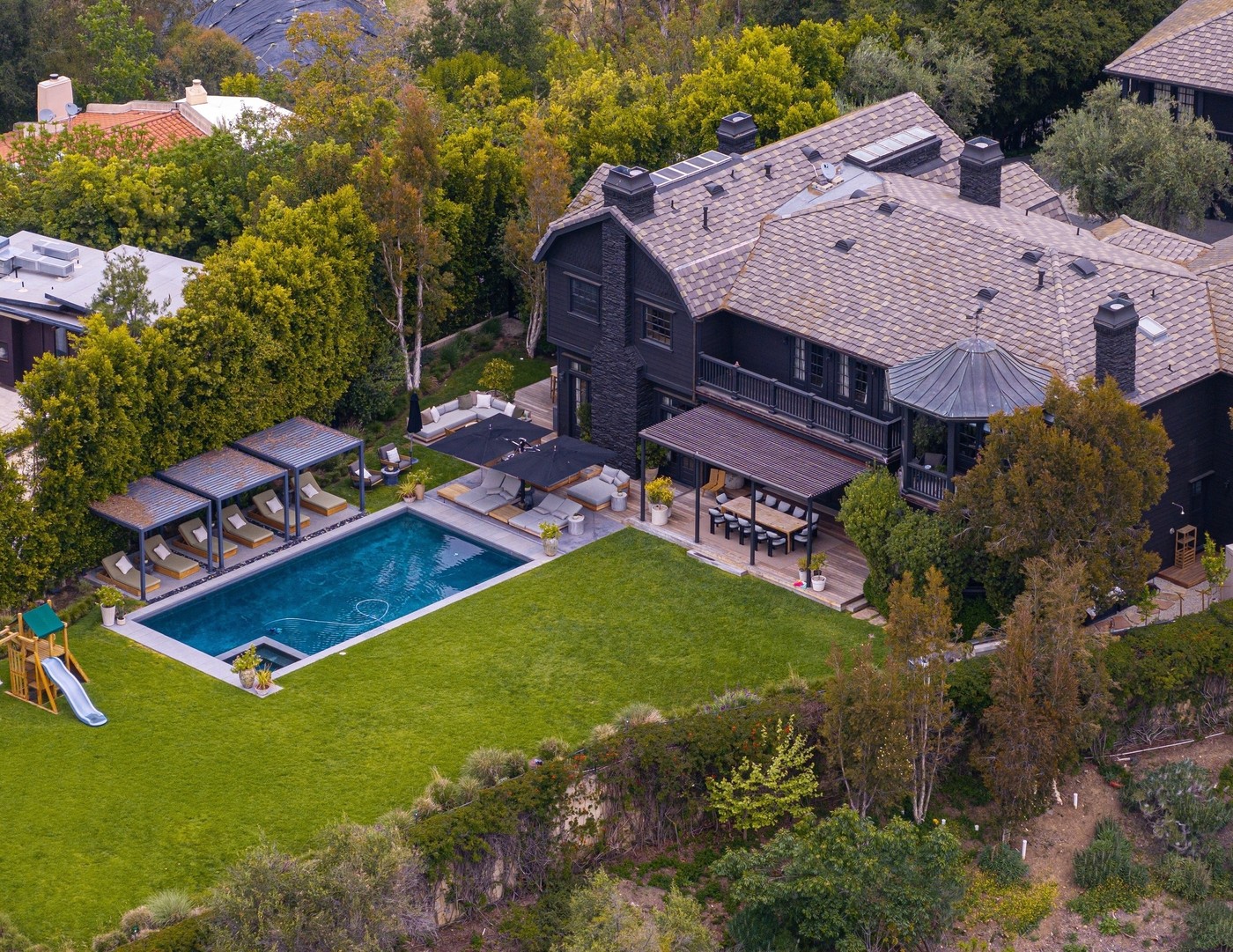 EXCLUSIVE General Views of Jessica Alba and Cash Warren Beverly Hills home they just listed for 9M - Story
